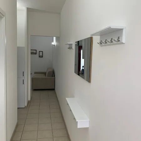La Jolla Apartment *
